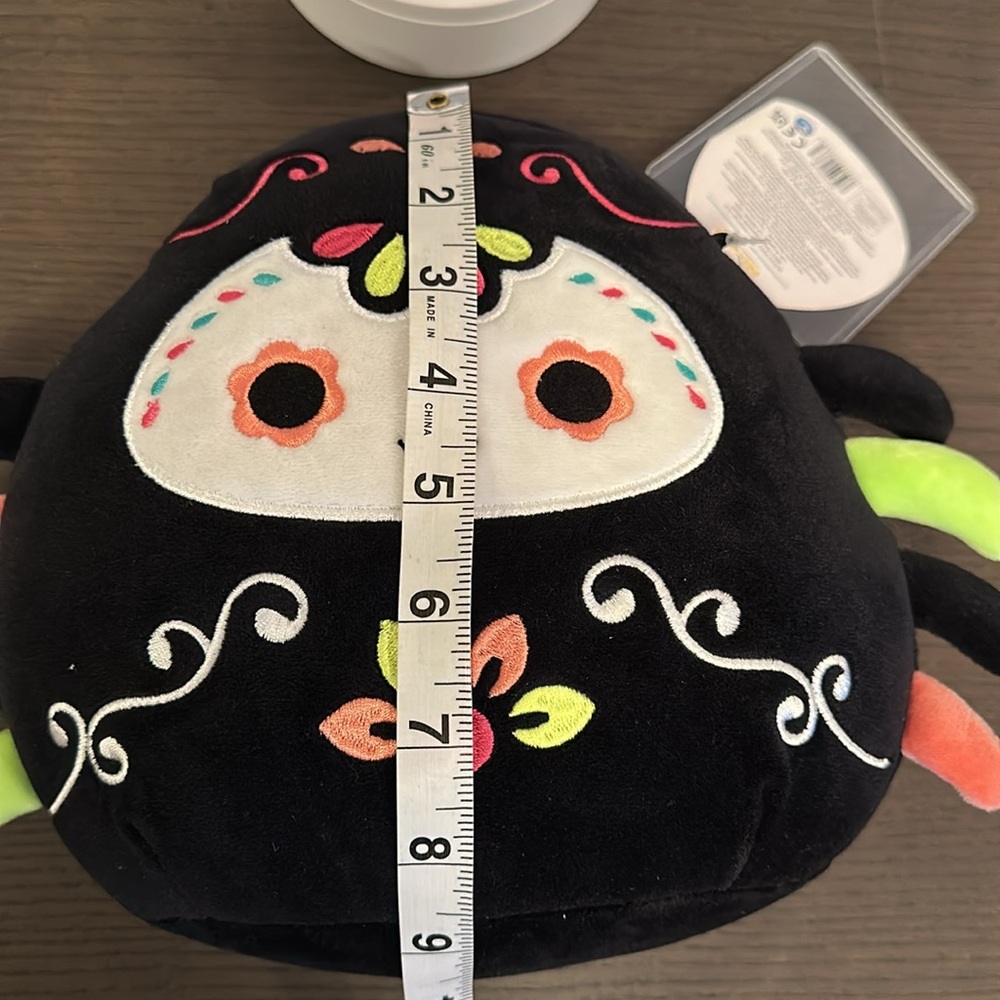 Squishmallows Gjemail the Spider (Day of the Dead) - Picture 9 of 10